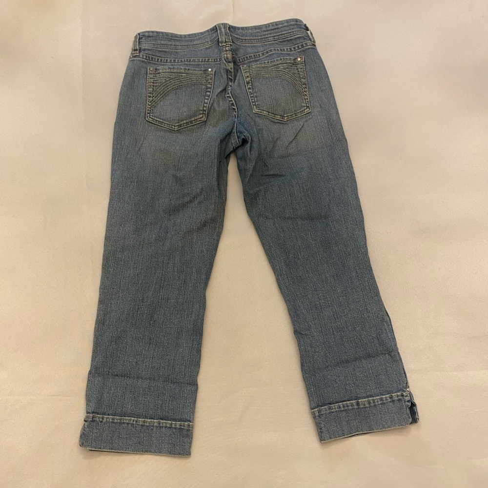 White House Black Market Women’s Noir Crop Leg Jeans, Size 4.